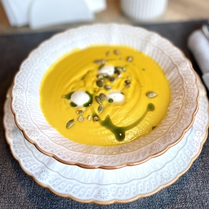 Тыквенный суп с мини моцареллой