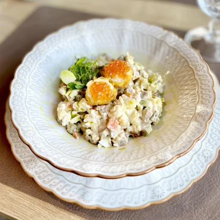 Оливье с бужениной и яйцом по-шотландски